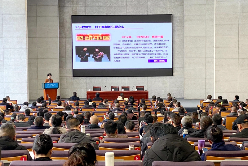 1小学党组织书记（房斐）_副本.jpg